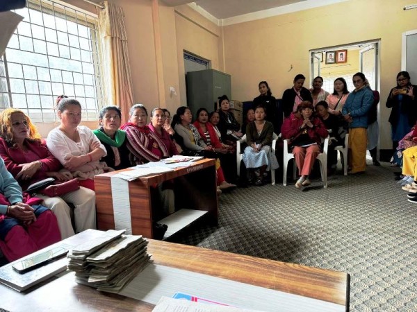 उद्यमशील बनाउन सुर्योदय नगरपालिकाका एकल महिलालाई आर्थिक सहयोग